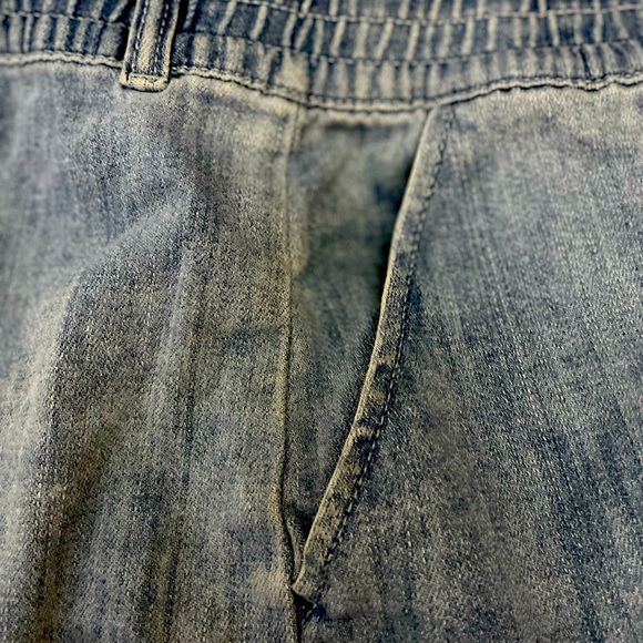 Stretchy waste. - Picture 3 of 3